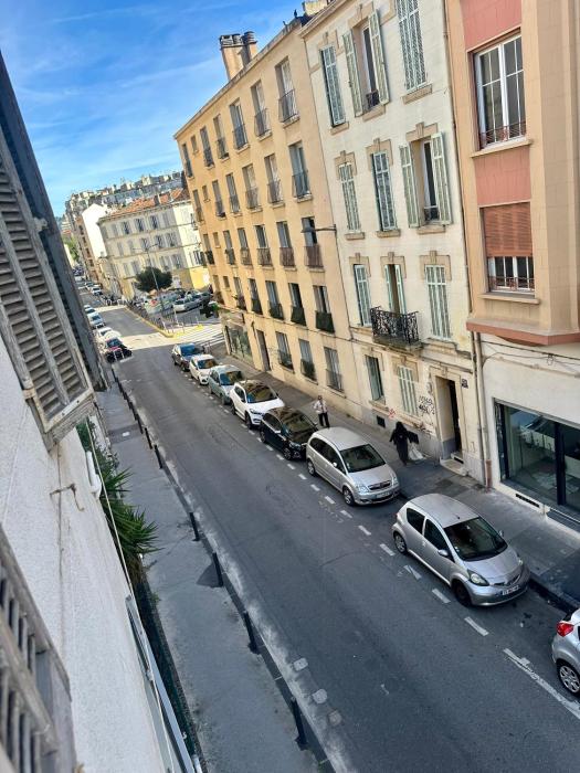 Un studio sympa en centre-ville rue du camas