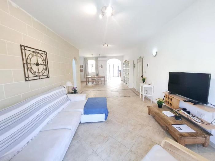 V86 - The 2 Bedroom Central Spot