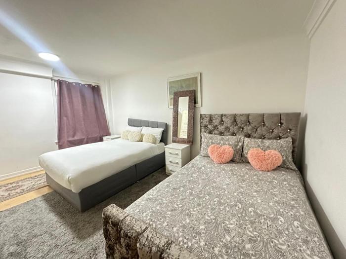 Beautiful Two Bedroom Apartment Edgware Road