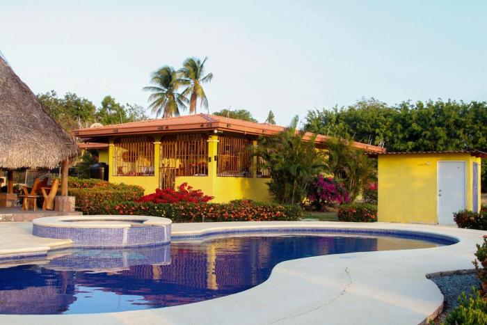 Cheerful 3 bedroom countryside Villa with pool