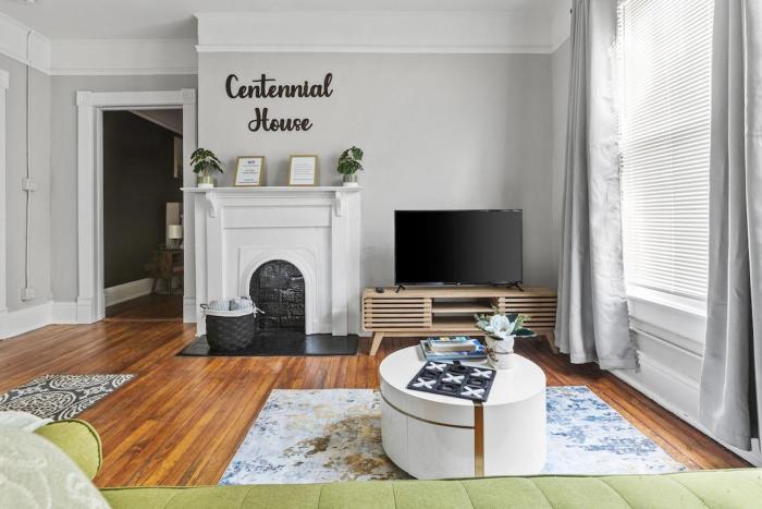 Luxury 1 Bed Downtown Columbia Upstairs