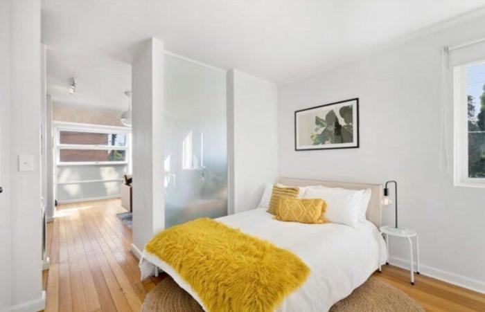 Great St Kilda location with free parking onsite