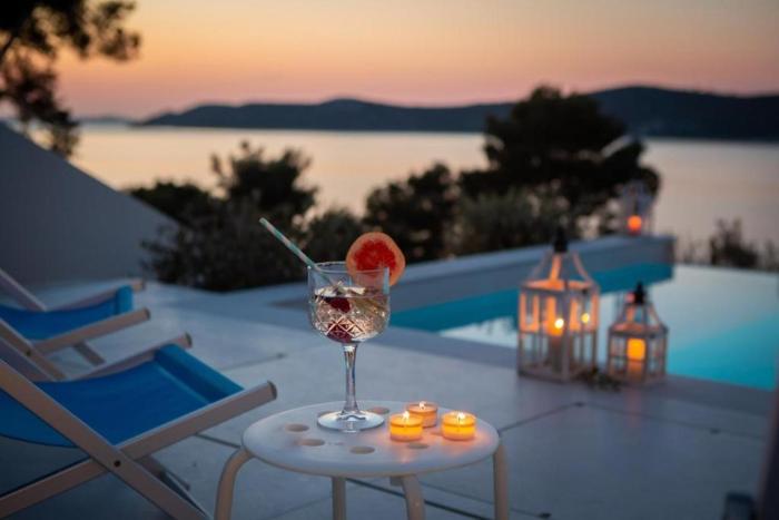 Seaside family friendly house with a swimming pool Sparadici, Sibenik - 24200
