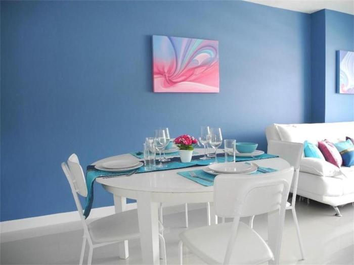 2 Bedrooms Beachfront Apartment in Patong