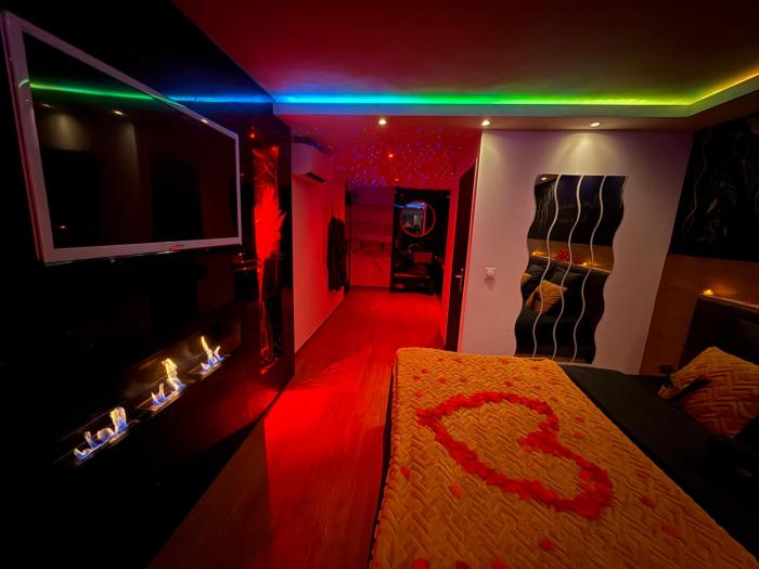 SPICY LOVE - proche Nice et Cannes - Jacuzzi privatif - French Riviera - luxe - suite romantique