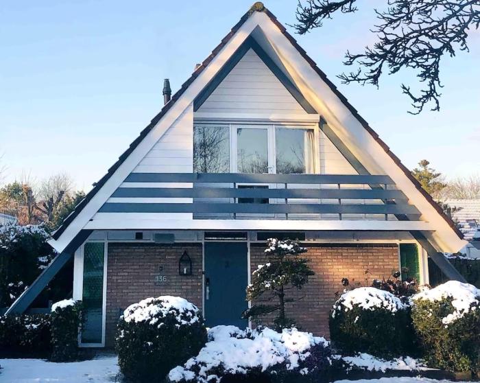 Holiday villa walking distance to North sea beach