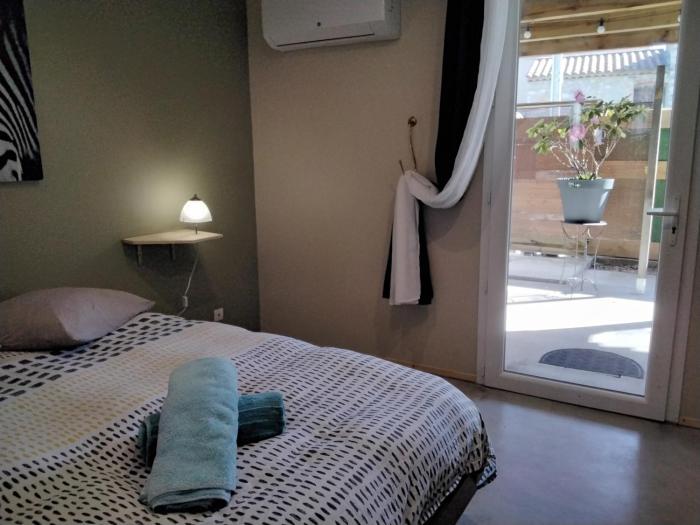 Chambre terrasse et parking privés 400 m du marché VALLON