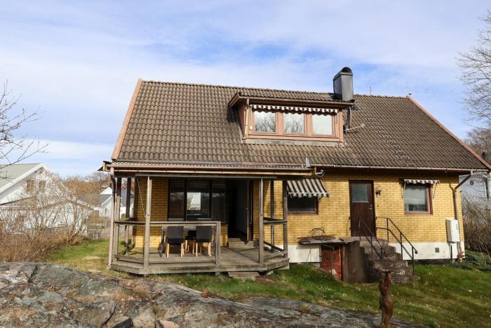 Workers House Near Volvo