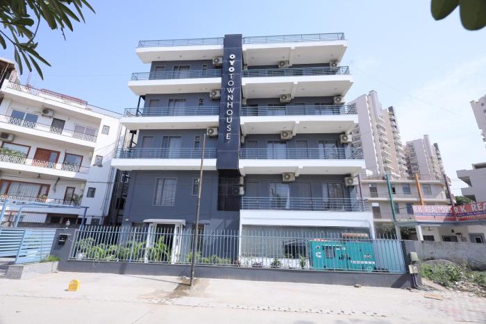 Wedlock Hotel Near Artemis Hospital