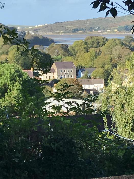 Bryntivy - a cheerful stone cottage close to beach