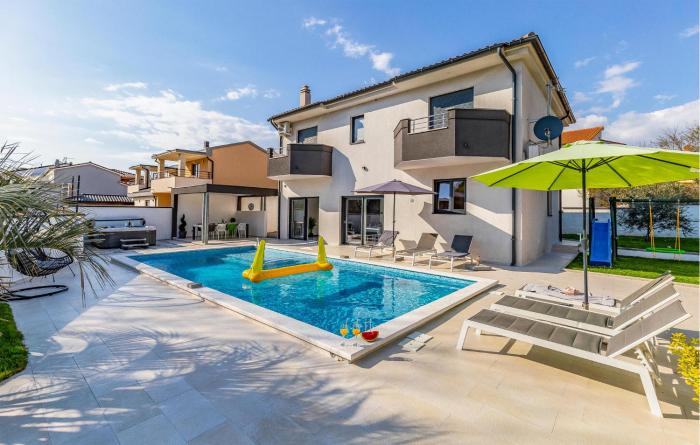 Gorgeous Home In Pula With Sauna
