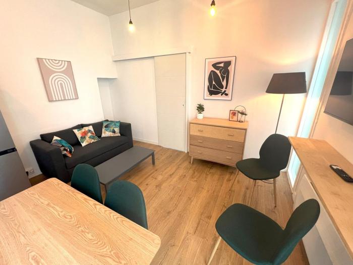 LAMENNAIS GAUCHE - T3 rénové en plein centre rennais