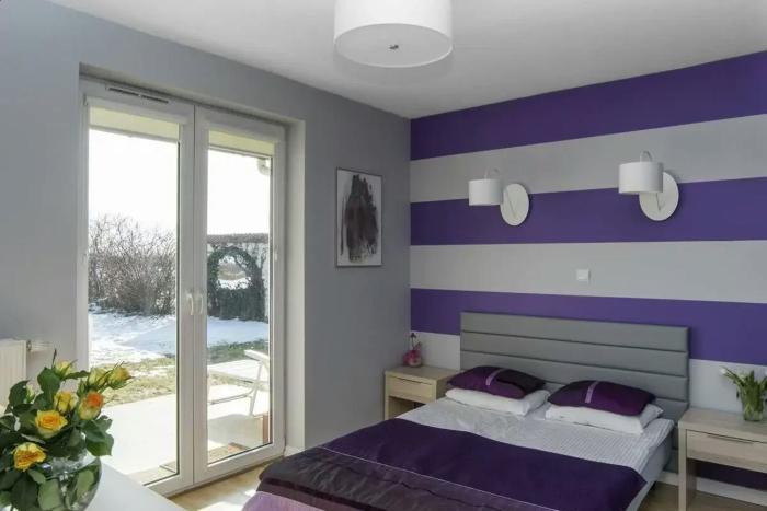 Biały Domek pokój fioletowy