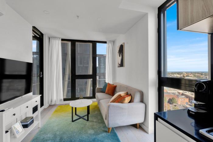 Gorgeous 2bed 2bath apartment near Crown