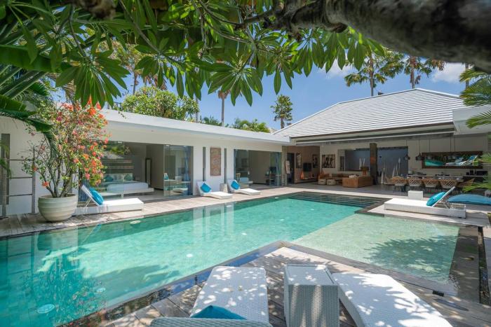 4 BR Villa with pool, central location Seminyak
