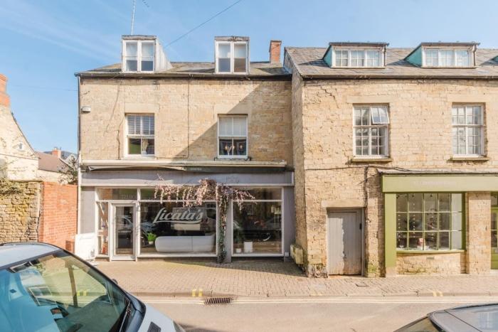 Licatas Apartment Cirencester, Cotswolds, Sleeps 6, 3 Bedrooms