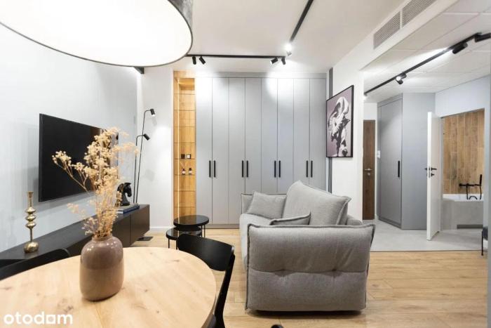 Warsaw Wola Premium Apartment by Evibell