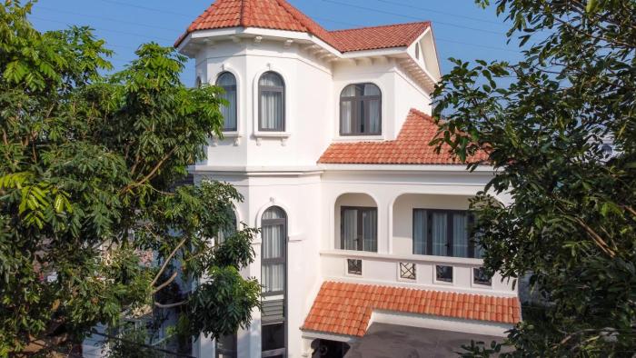 Luxury New Pool Villa - Free Pick up and Full AC