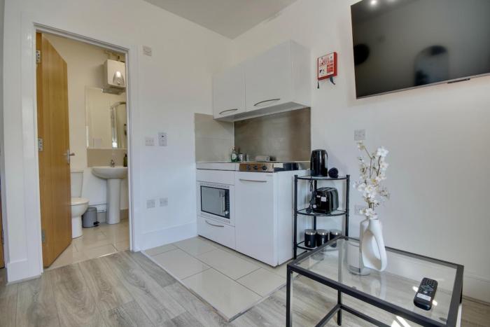 Aylward queen street apartments S19 Ground Floor Near City Centre, Gunwharf Quays