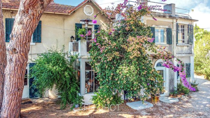 Haut de Villa à 300m des plages