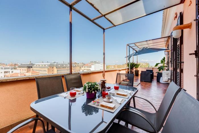Terrace with a view of Rome