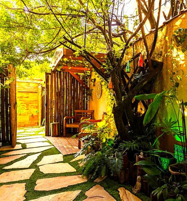 Petite Suite Juquehy - A 2 quadras do Mar - Pequena mas completa - 13 metros quadrados - Ar cond - Frigobar - Microondas - TV Smart - Serviço de Praia - Roupa cama e banho luxo - Wi Fi - Janelas e portas acústicas - Tudo Novo e cheiroso!