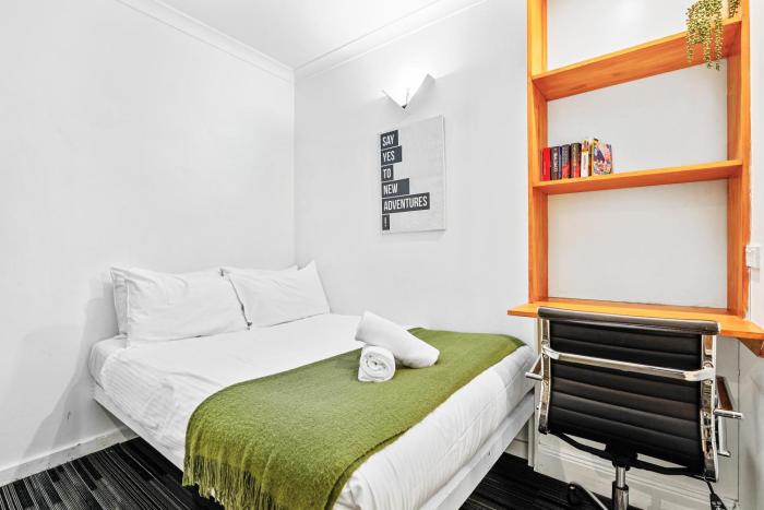 ShelleyStayz on Flinders 111