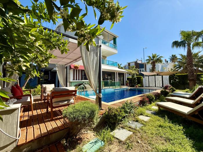 Villa Annabèll1 with Swimming pool and Jacuzzi, 3 floors