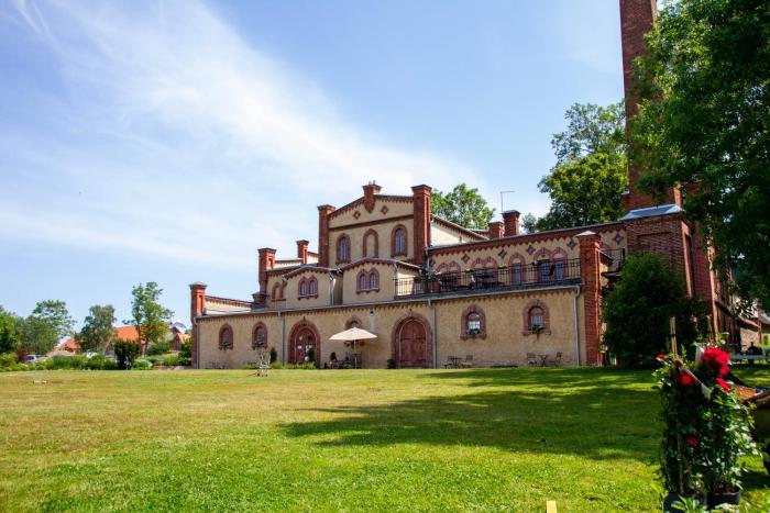 Mooste Viinavabriku Hotell & Restoran