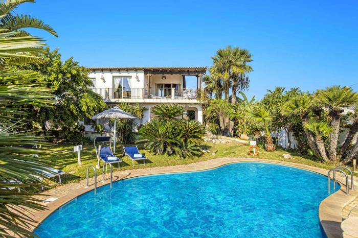 Villa Nautilus by Villa Plus