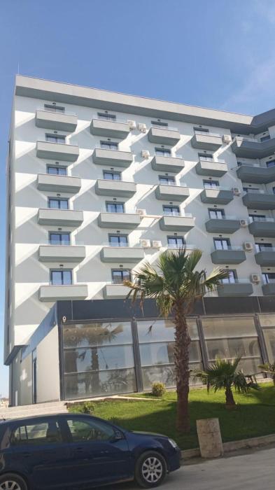 Frederik Apartment Qerret