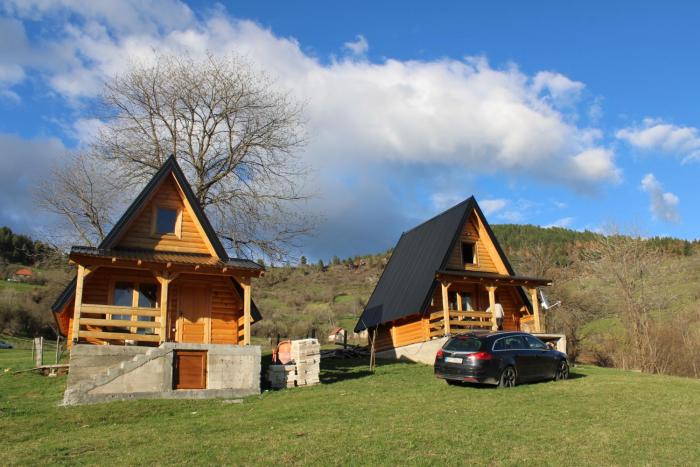 Ethno house Dušanovi stupovi