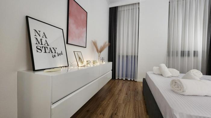 The Snug Retreat - Central stay Apartment Tirana