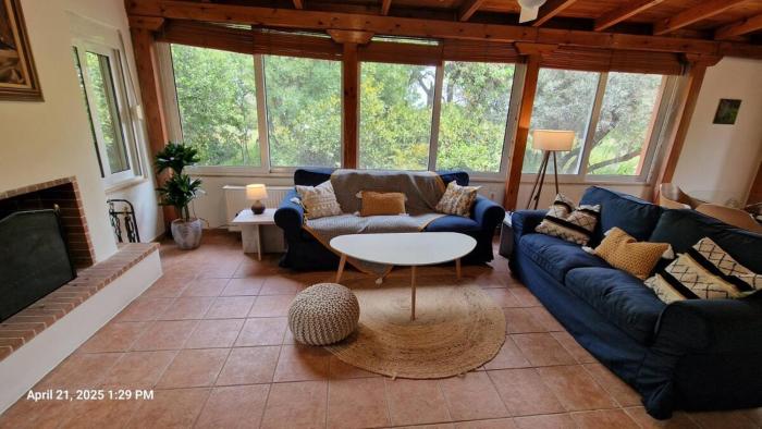 The Painters Garden, Walk to Sea, Onsite Parking