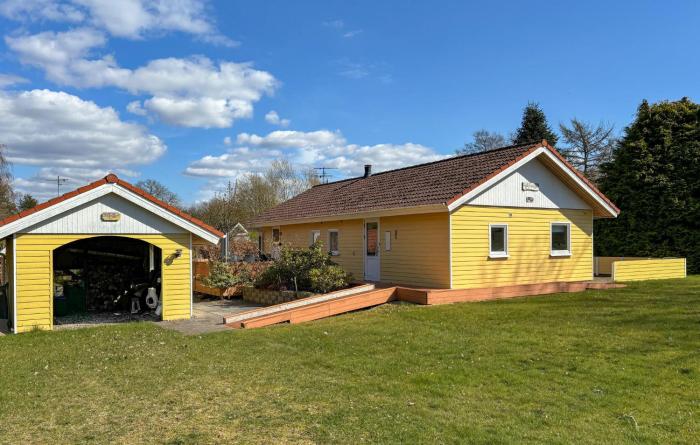 Stunning Home In Farsø With Wifi