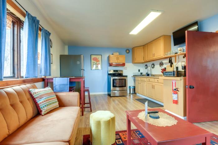 Walk to Trails Artsy Mtn-View Getaway in Vernon!