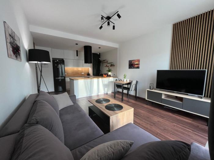 Nowy plażowy apartament z siłownią i halą garażową