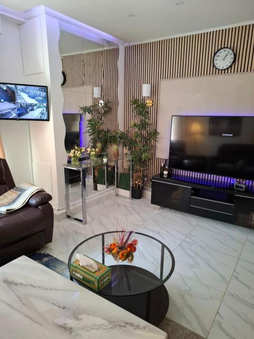 Relaxing 3BR Apartment-Book Now