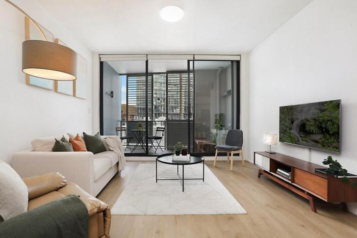 RARE FIND! Central Sydney - 2 BR & Parking