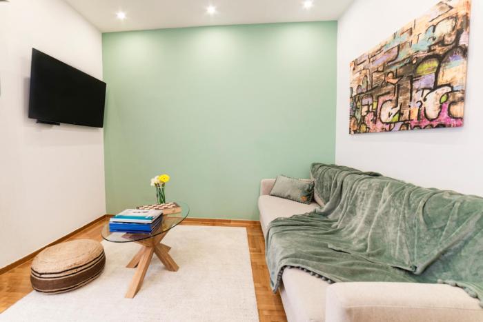 Marys Haven Apt near metro station and Acropolis