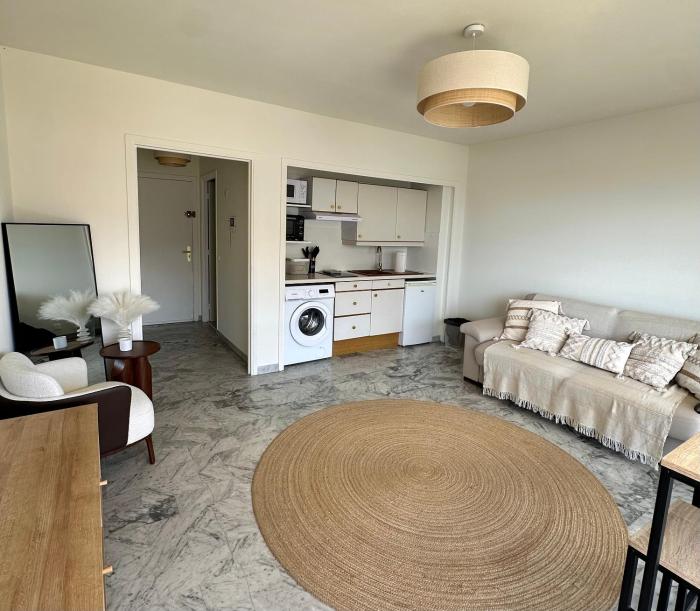 Superbe Studio plein centre de Juan les pins 500m des plages