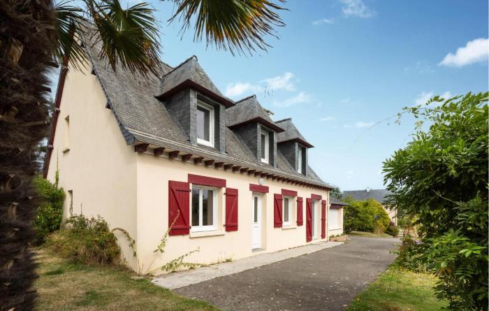 4 Bedroom Stunning Home In Cancale