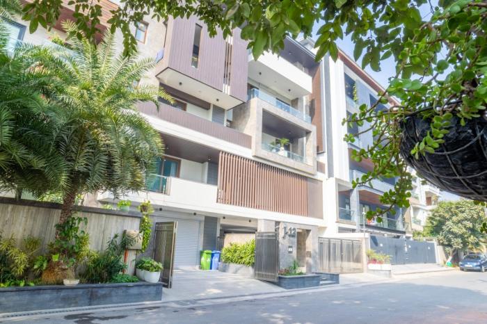 Housr Sector 41 Near Fortis Hospital