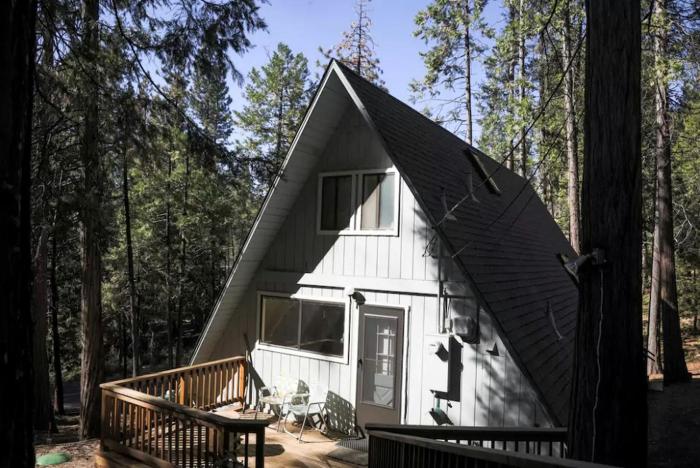 Stunning -Frame Cabin Rental for Four Guests in rnold, California