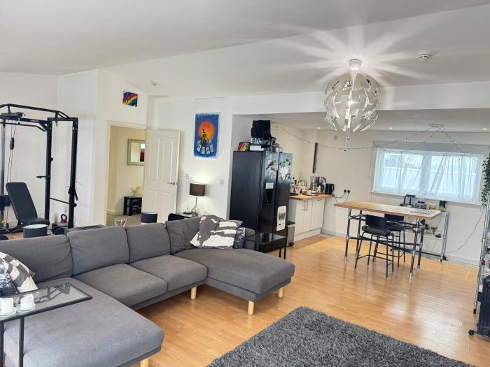 Room in central Leeds apartment