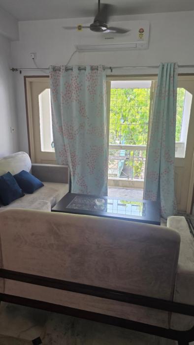 Cozy apartment in jodhpur park, kolkata