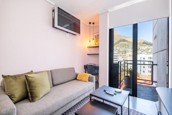 Flamingo 804 - Stylish Top Floor Sea Point Studio with Daily Housekeeping