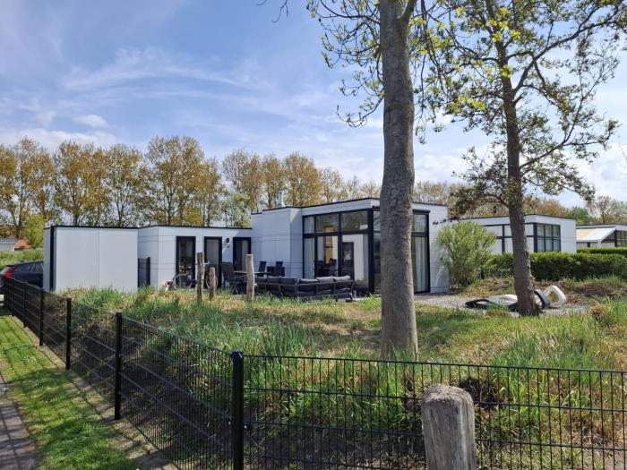 Breskens Chalet Herzklopfen Breskens mit Zaun Hausnr B092