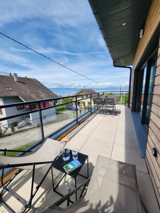 Studio lumineux avec grande terrasse et vue lac, Parking privé