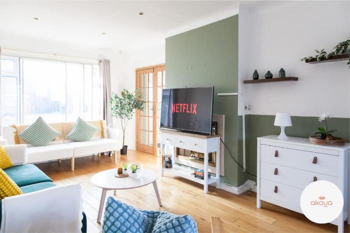 Warm and Radiant 4Bed Home Near City - Airport